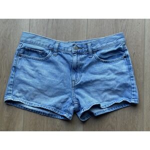 Uniqlo Women's Light Wash Denim Shorts 31"‎ Waist -  2.5" Inseam - Beach Leisure